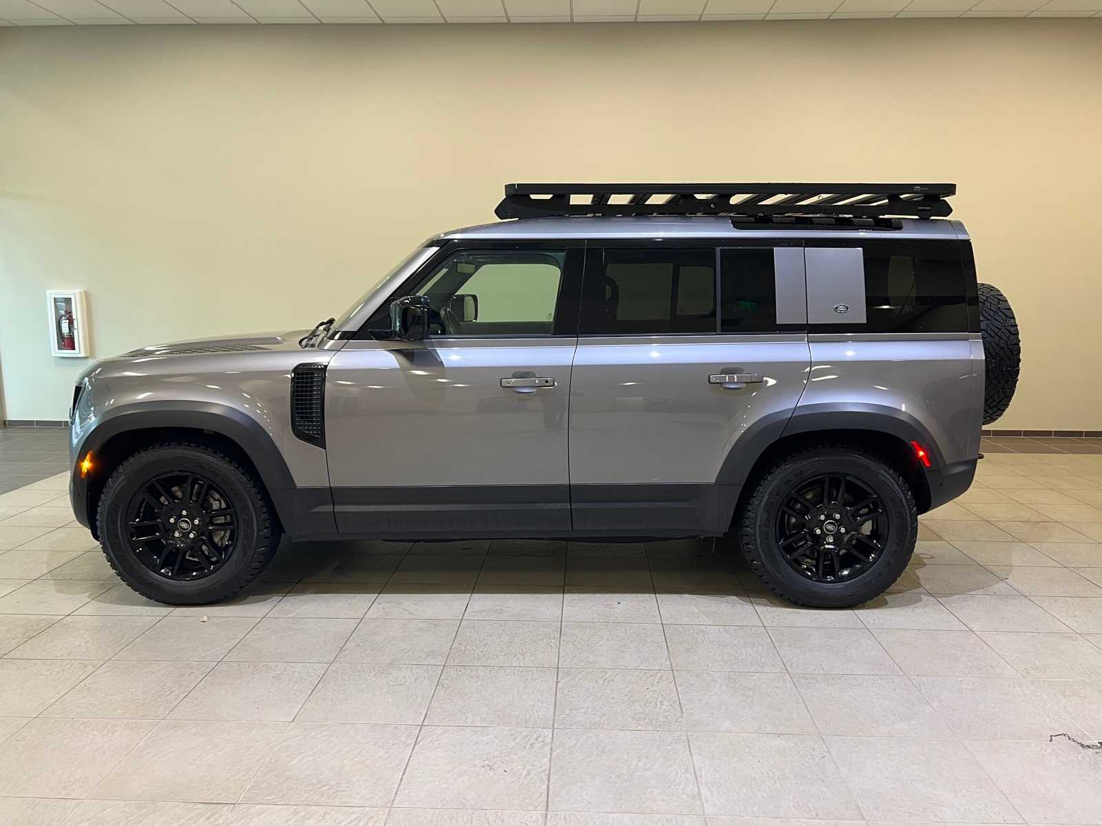 Thumbnail: 2020 Land Rover Defender - 3