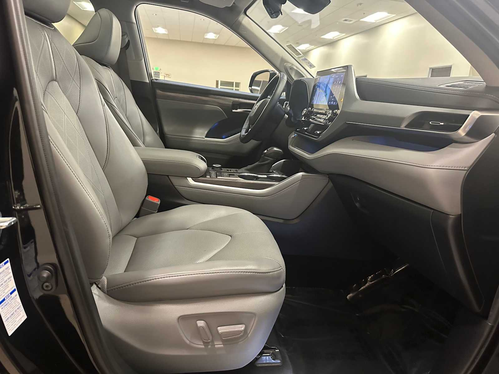 Thumbnail: 2020 Toyota Highlander - 32