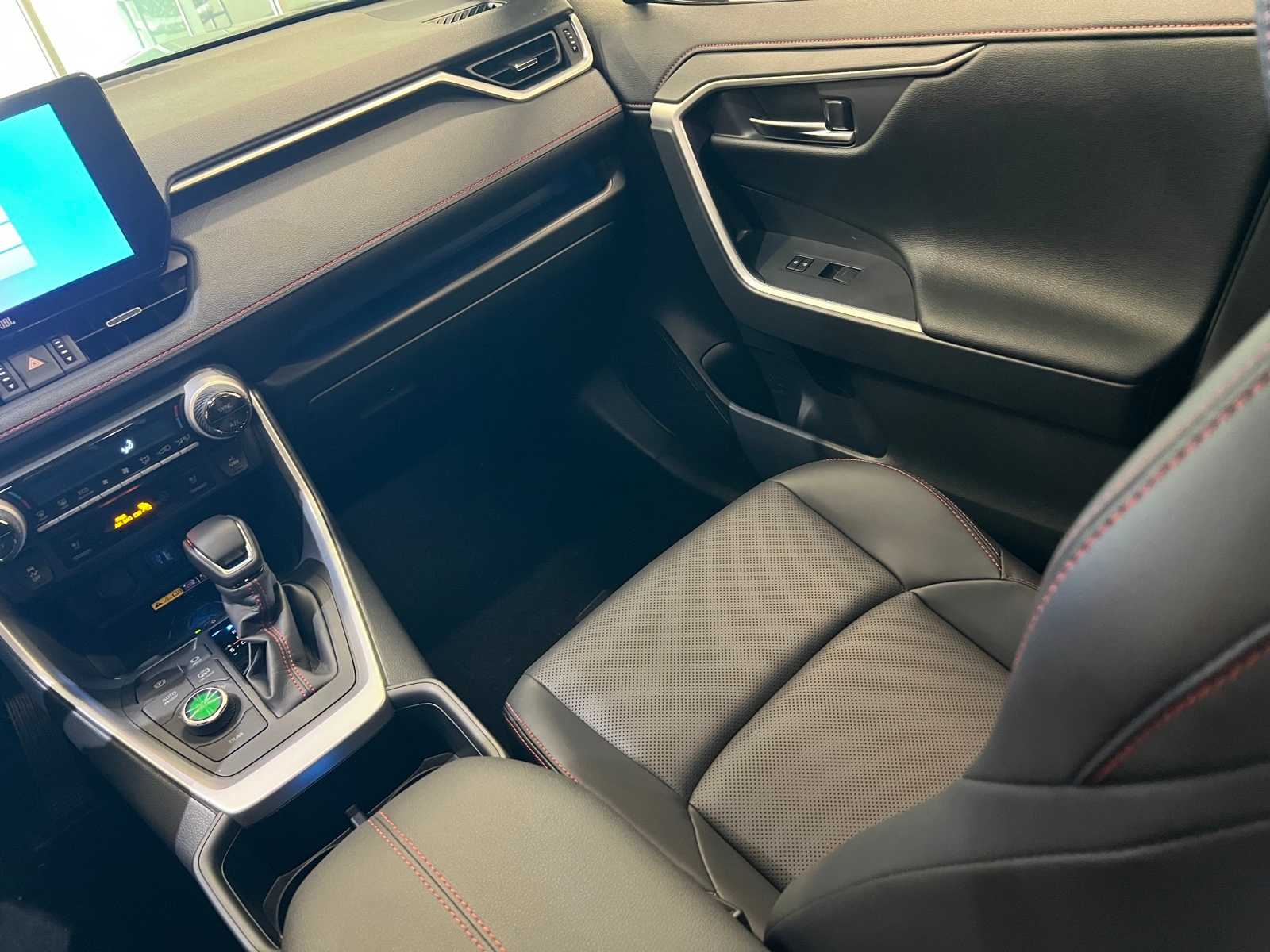 Thumbnail: 2025 Toyota RAV4 - 11