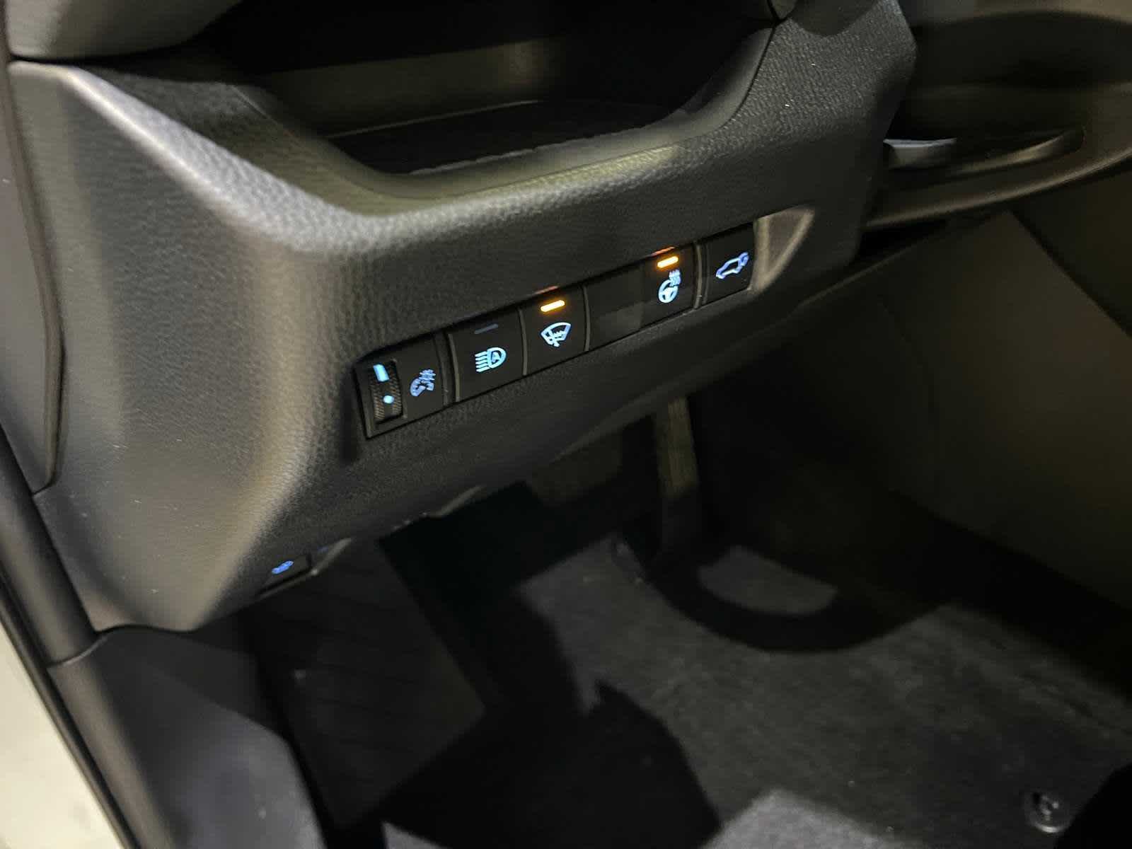 Thumbnail: 2022 Toyota RAV4 - 20