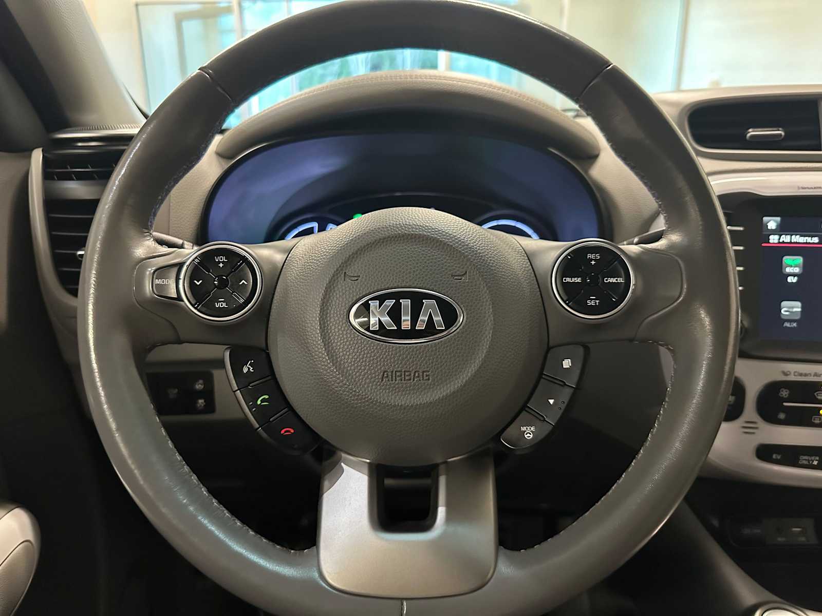 Thumbnail: 2016 Kia Soul EV - 11
