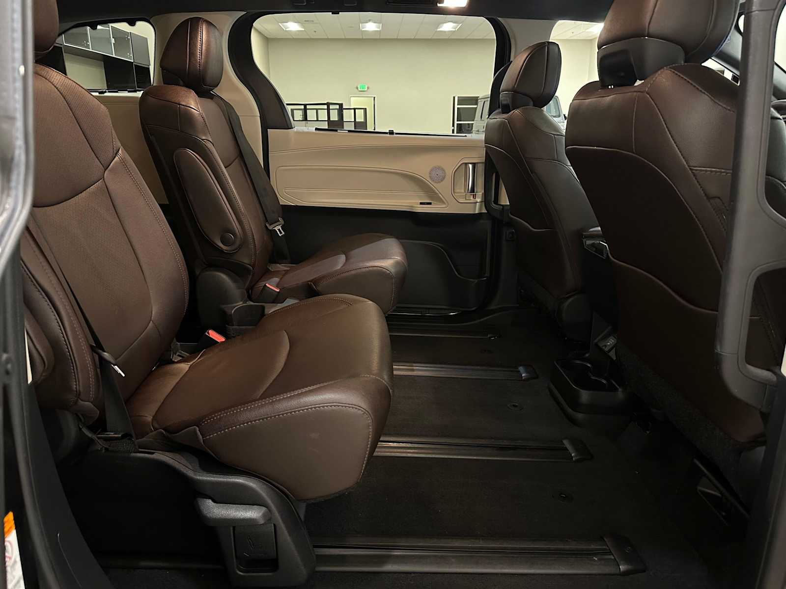 Thumbnail: 2022 Toyota Sienna - 26