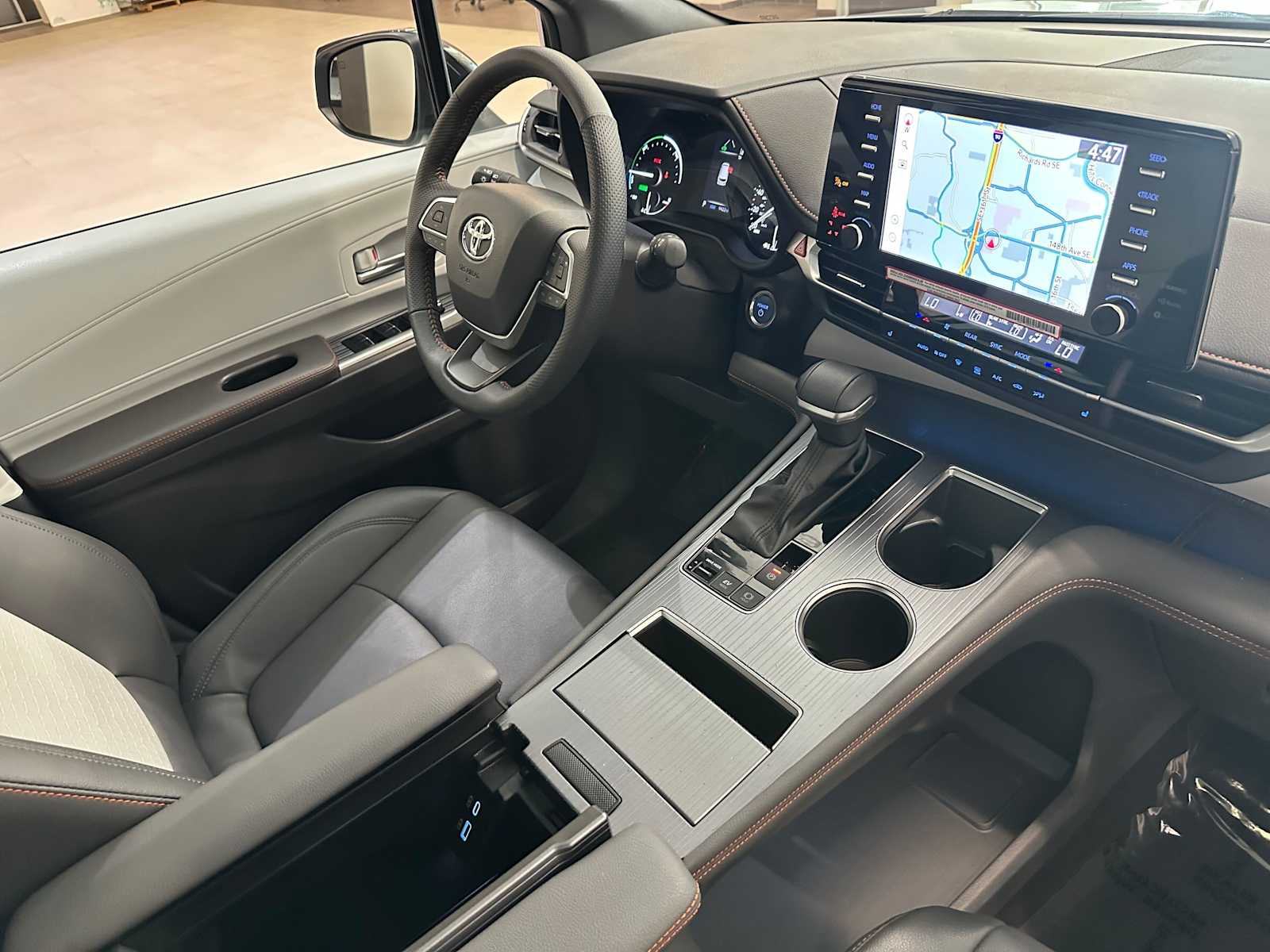 Thumbnail: 2024 Toyota Sienna - 29