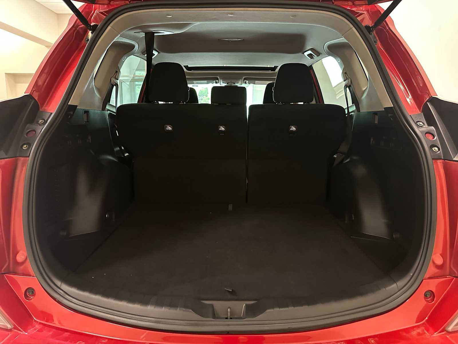 Thumbnail: 2017 Toyota RAV4 - 31