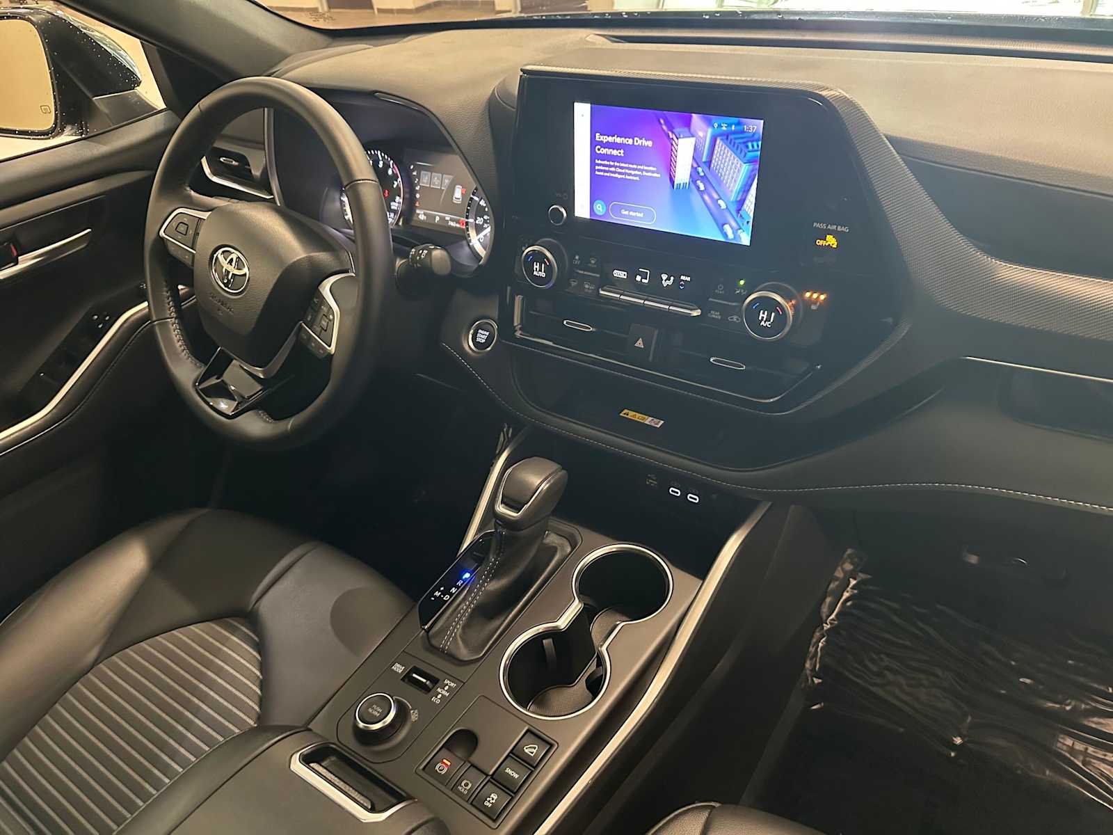 Thumbnail: 2024 Toyota Highlander - 30