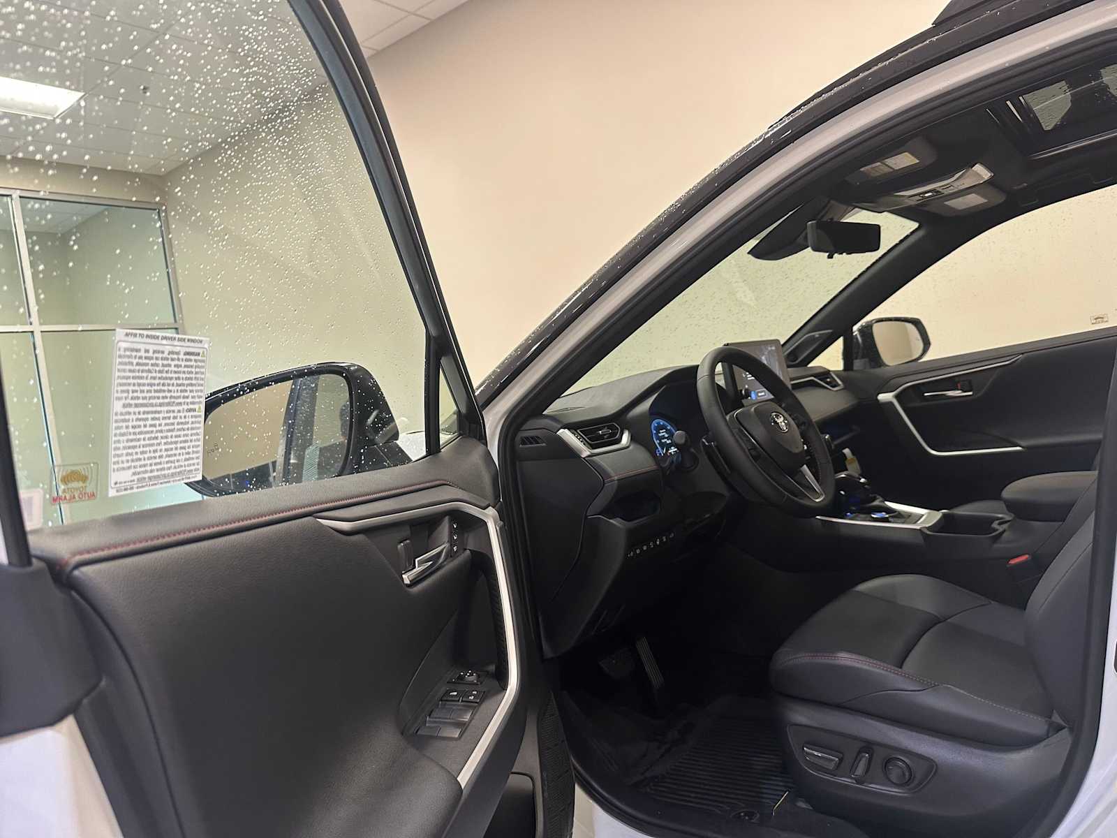 Thumbnail: 2025 Toyota RAV4 - 23