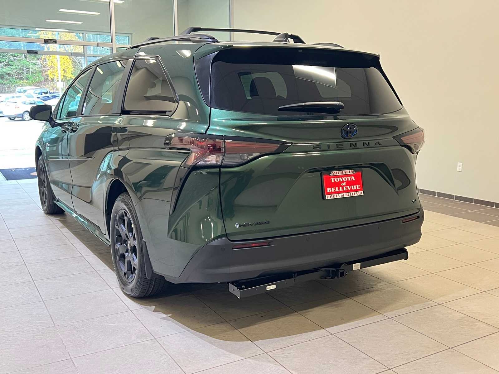 Thumbnail: 2025 Toyota Sienna - 4