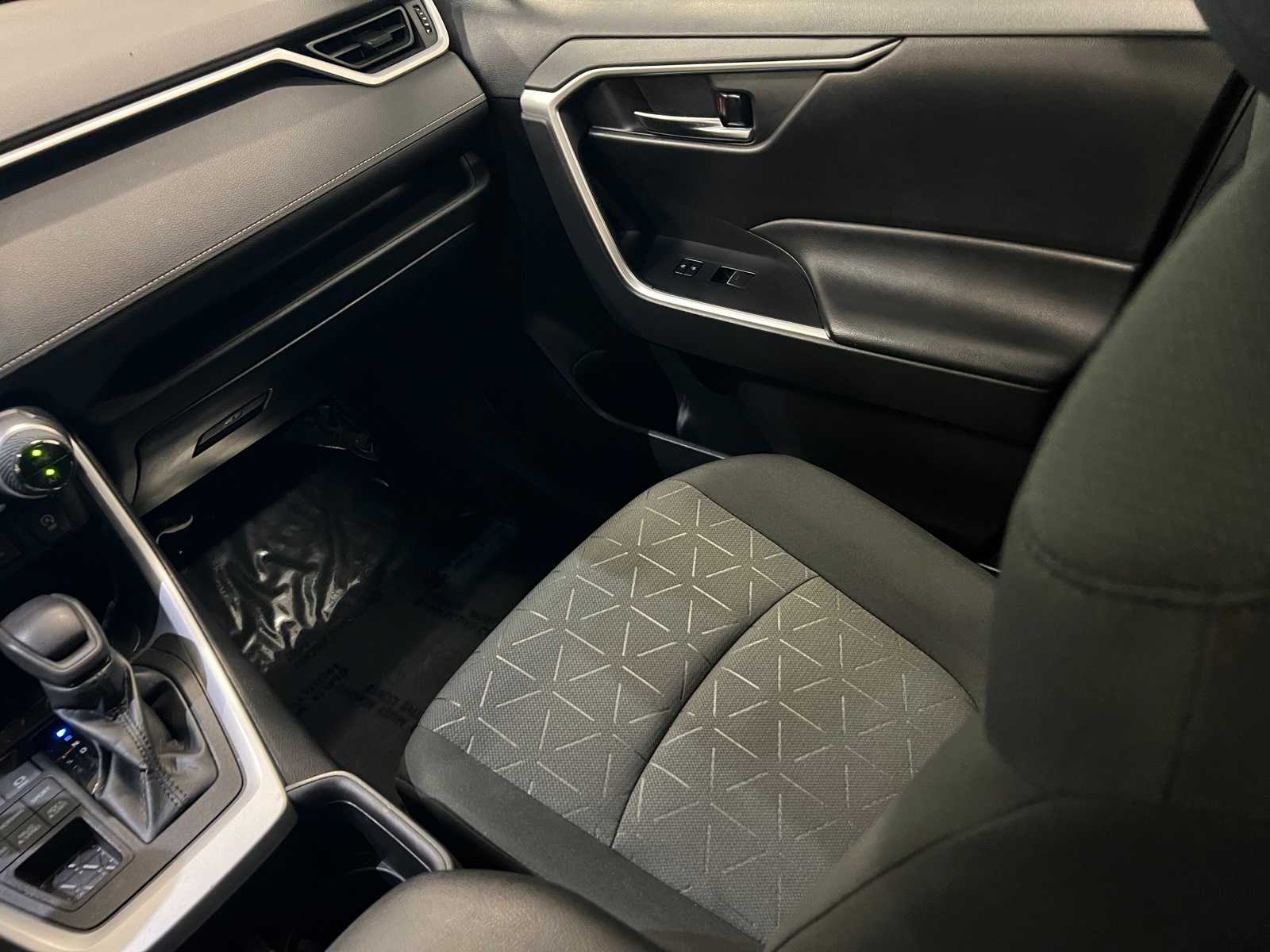 Thumbnail: 2022 Toyota RAV4 - 11