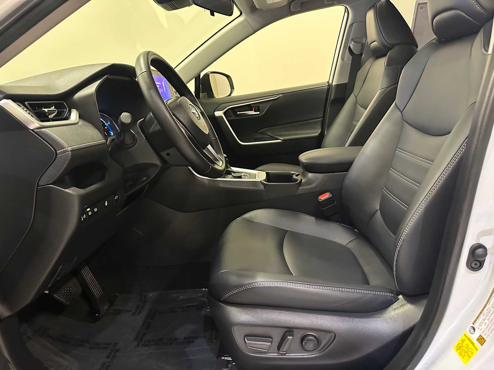 Thumbnail: 2025 Toyota RAV4 - 22