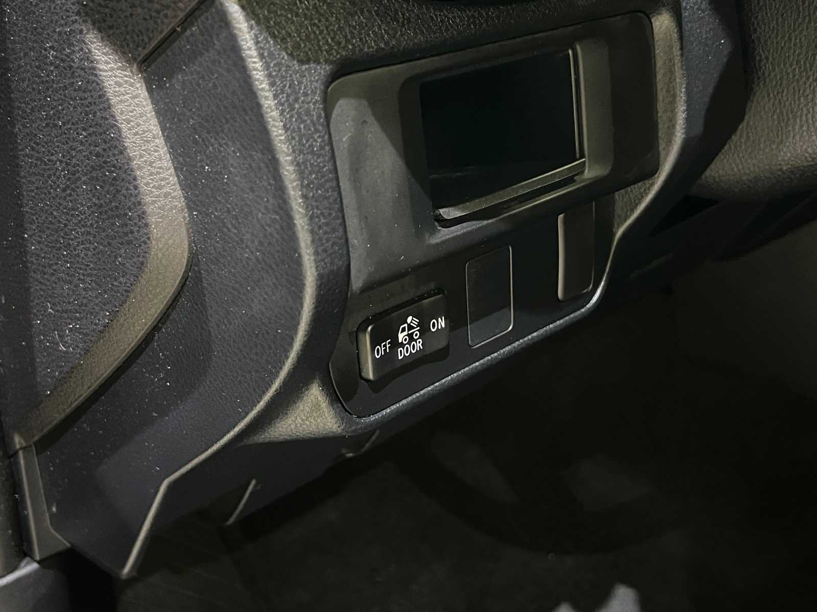 Thumbnail: 2017 Toyota Tacoma - 15