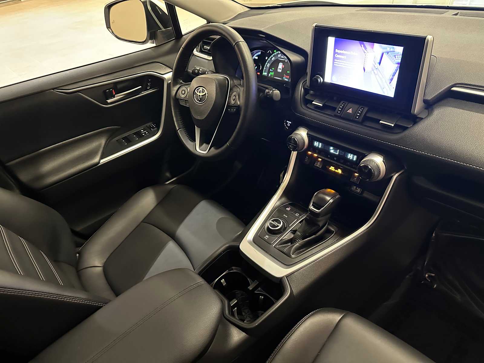 Thumbnail: 2025 Toyota RAV4 - 30