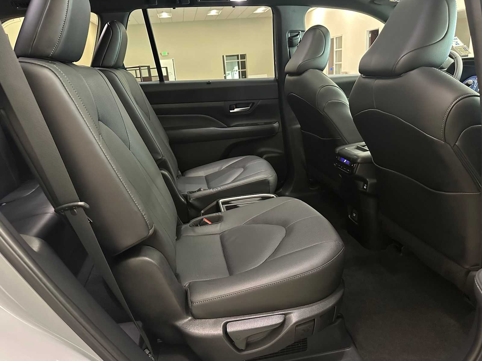 Thumbnail: 2025 Toyota Grand Highlander - 26