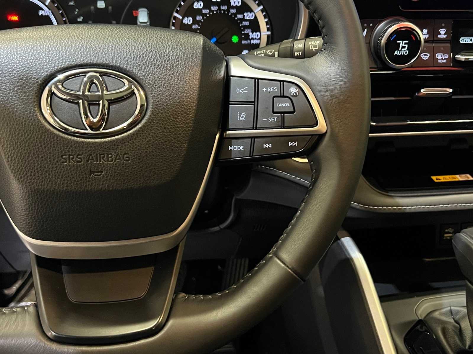 Thumbnail: 2024 Toyota Highlander - 23