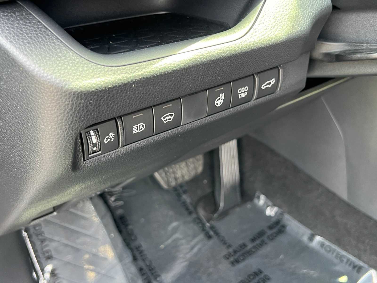 2025 Toyota RAV4 XSE 16