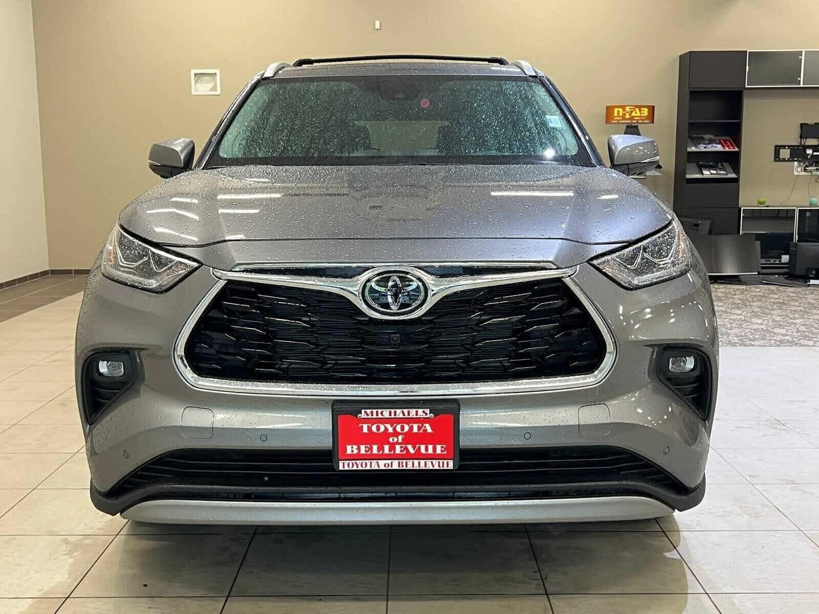 Thumbnail: 2025 Toyota Highlander - 8