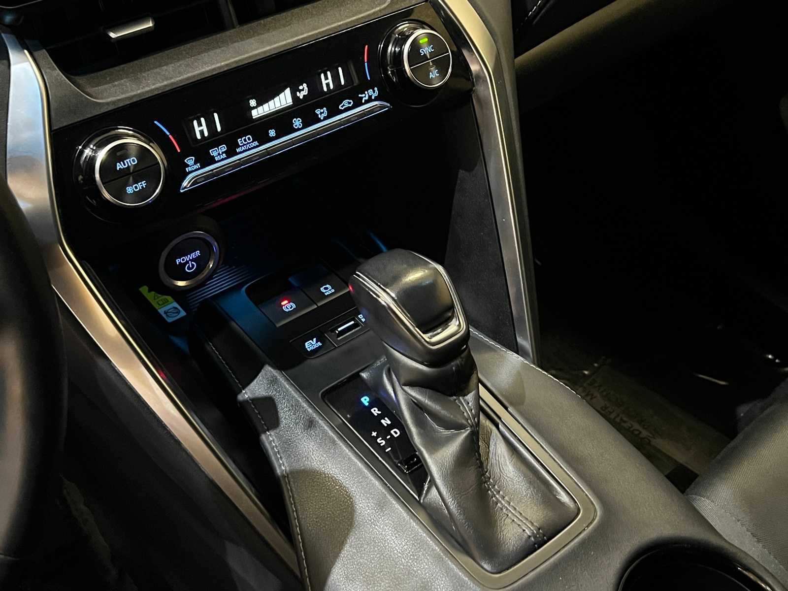 Thumbnail: 2022 Toyota Venza - 22