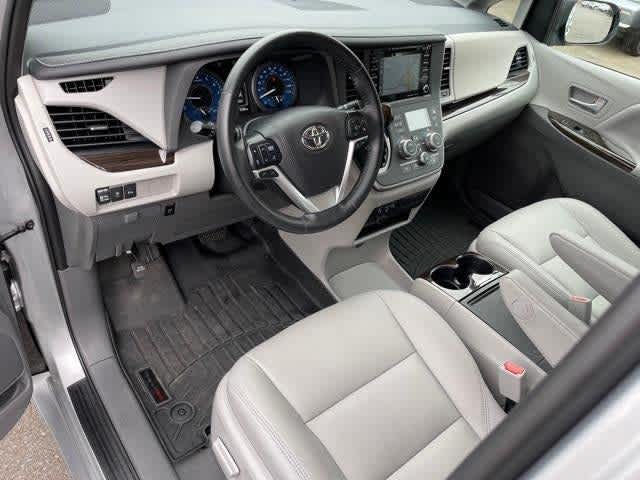 Thumbnail: 2020 Toyota Sienna - 21