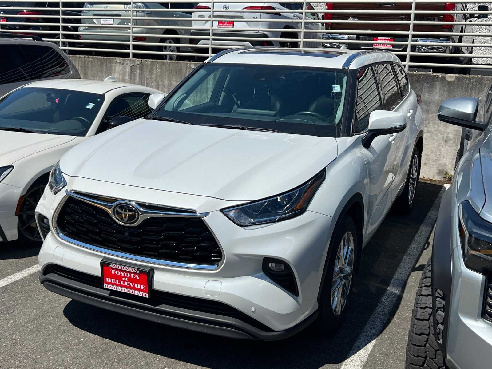 Thumbnail: 2022 Toyota Highlander - 1