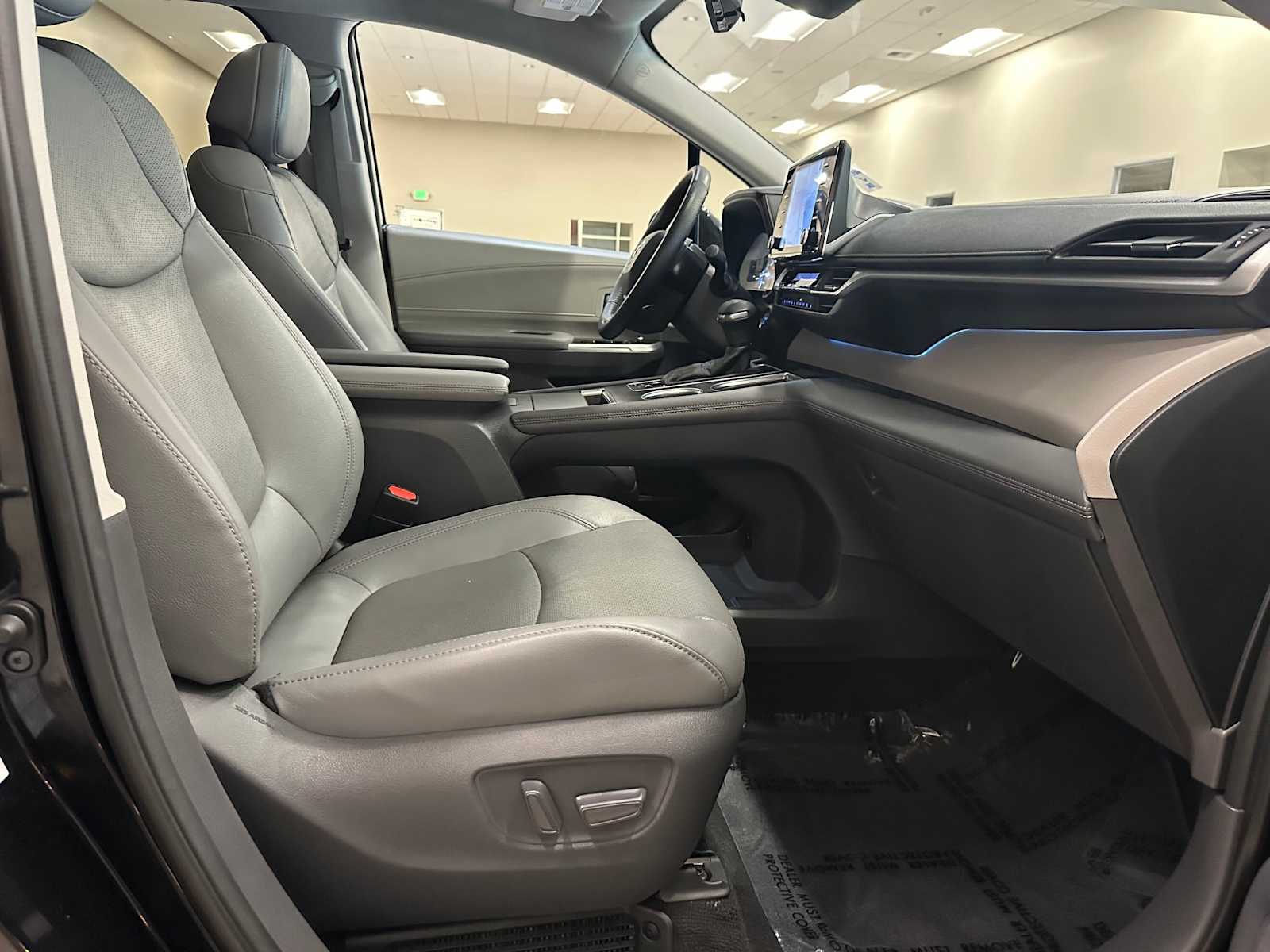 Thumbnail: 2021 Toyota Sienna - 28