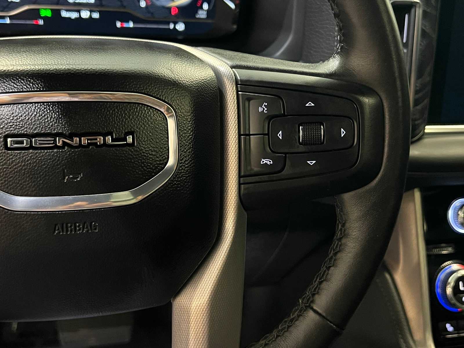 Thumbnail: 2022 GMC Yukon - 21