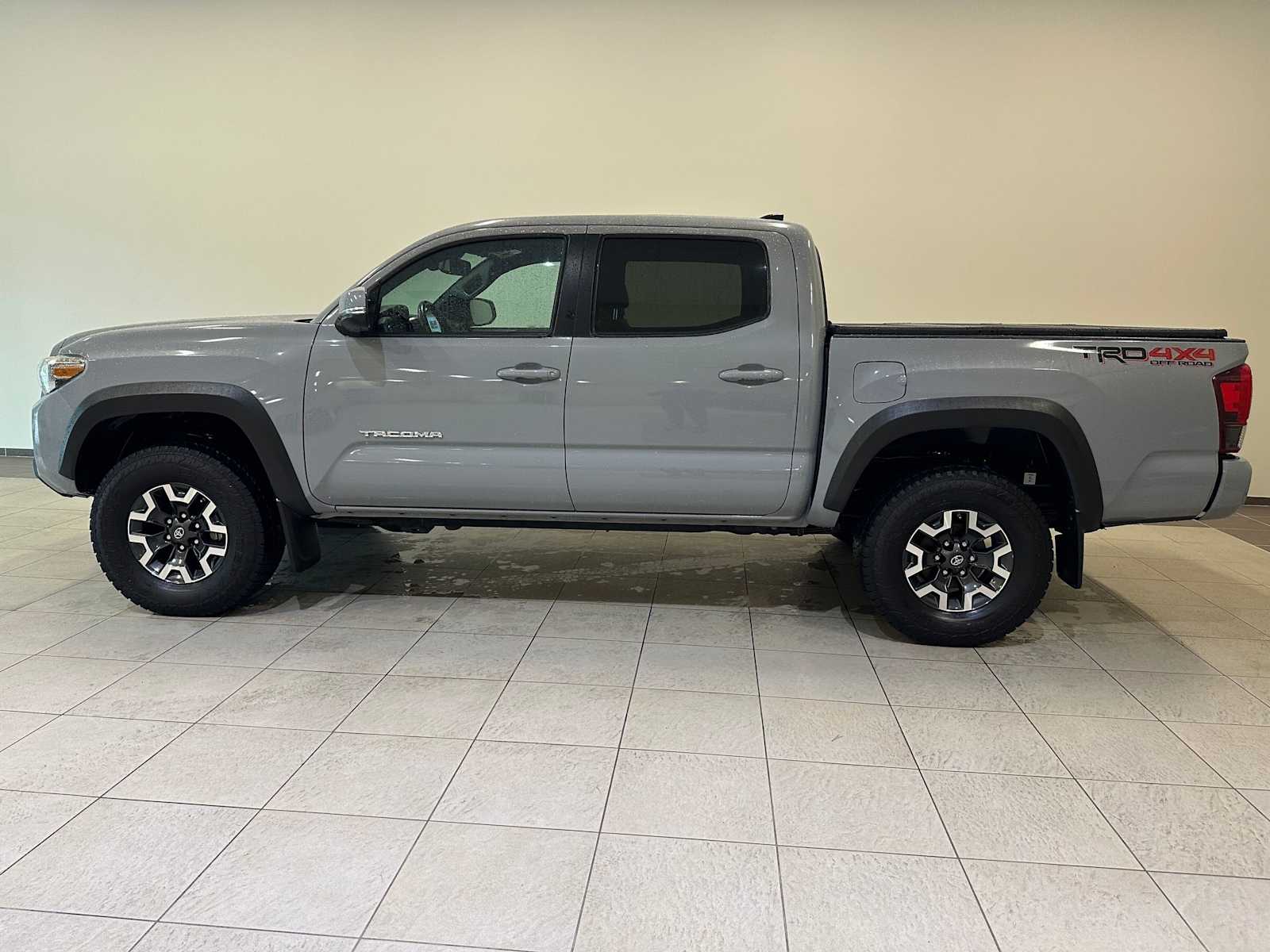 Thumbnail: 2019 Toyota Tacoma - 3