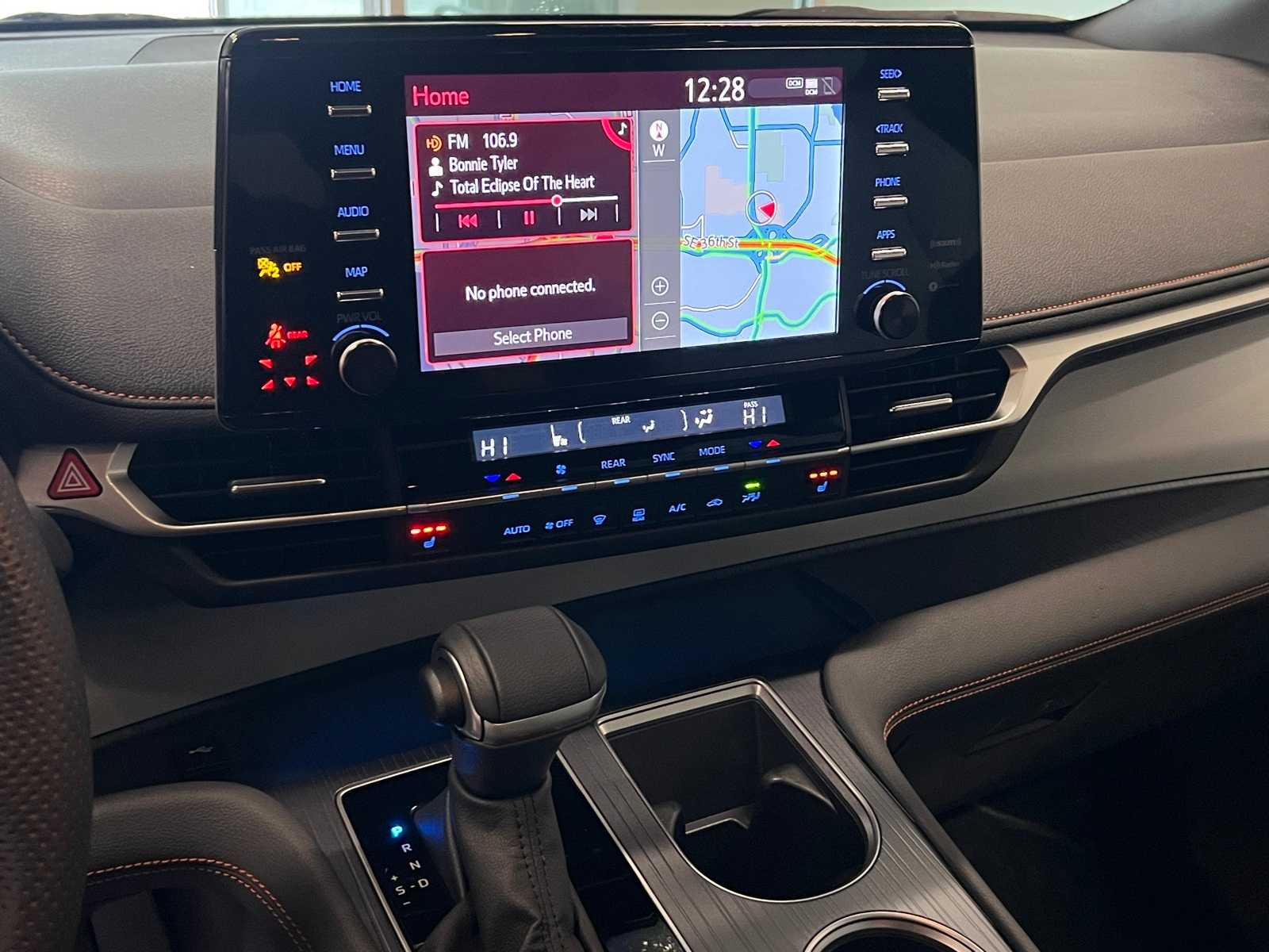 Thumbnail: 2024 Toyota Sienna - 24