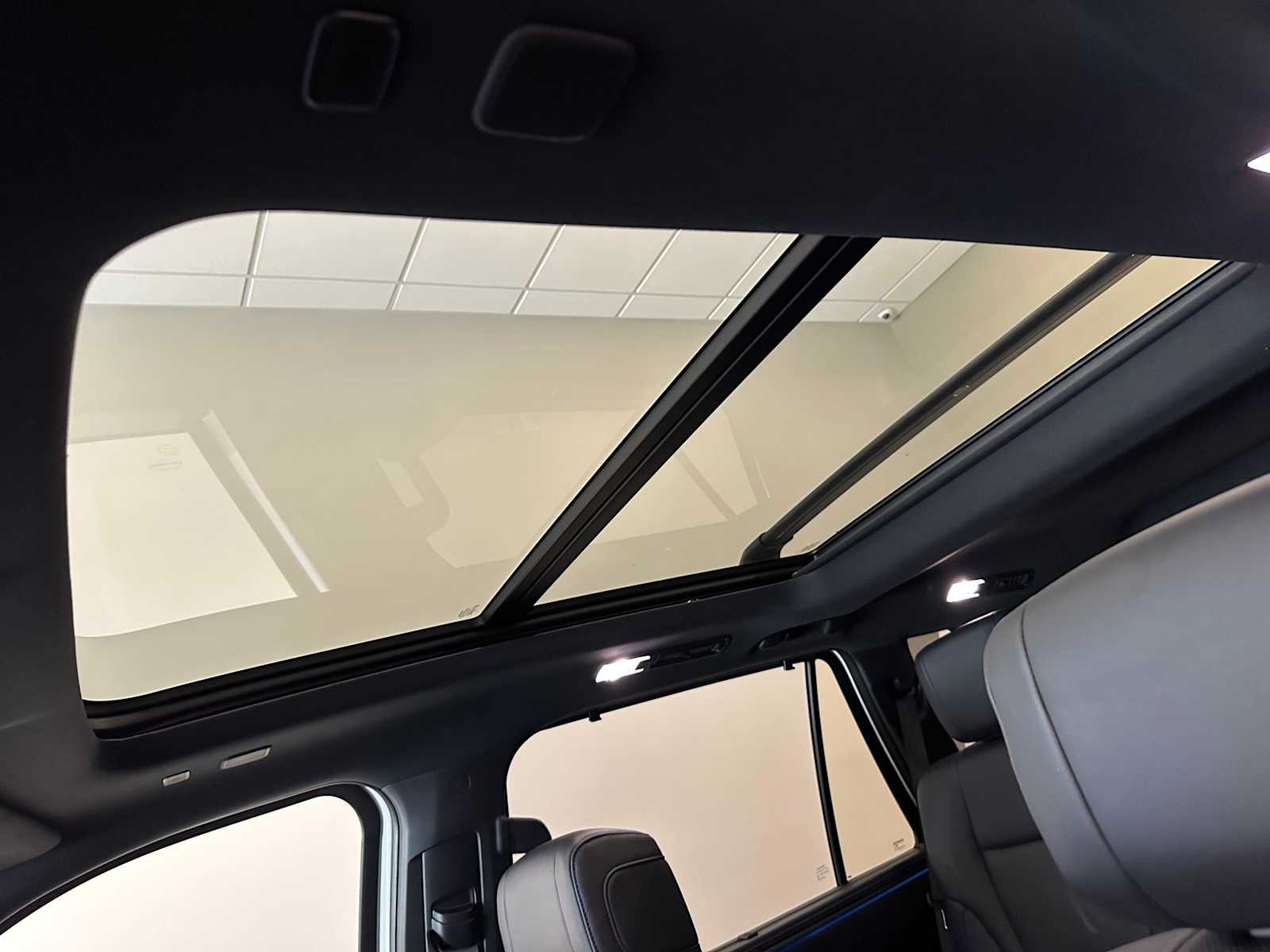 Thumbnail: 2023 Toyota Sequoia - 21