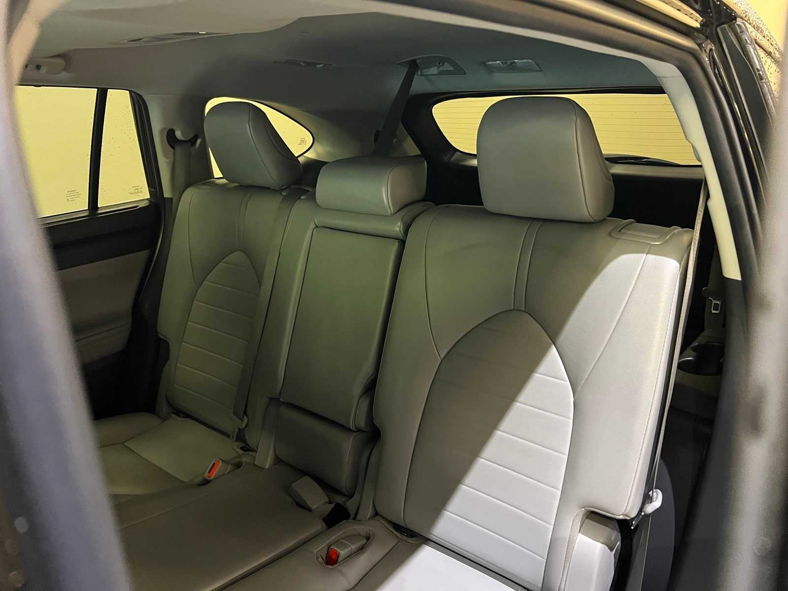 Thumbnail: 2022 Toyota Highlander - 13