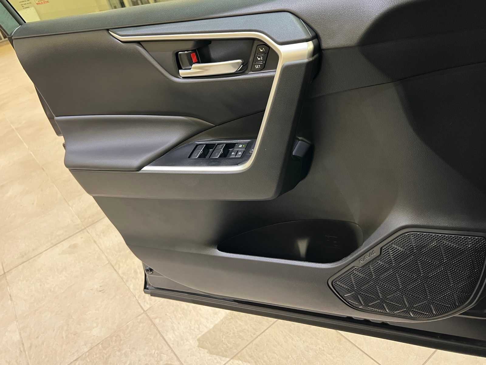 Thumbnail: 2025 Toyota RAV4 - 18