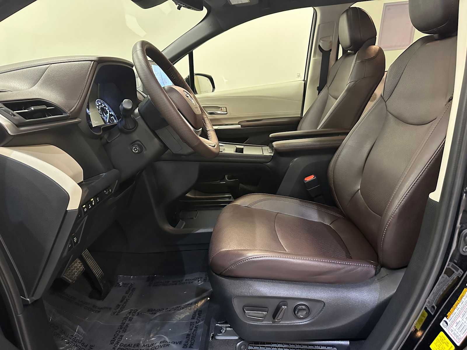 Thumbnail: 2022 Toyota Sienna - 22