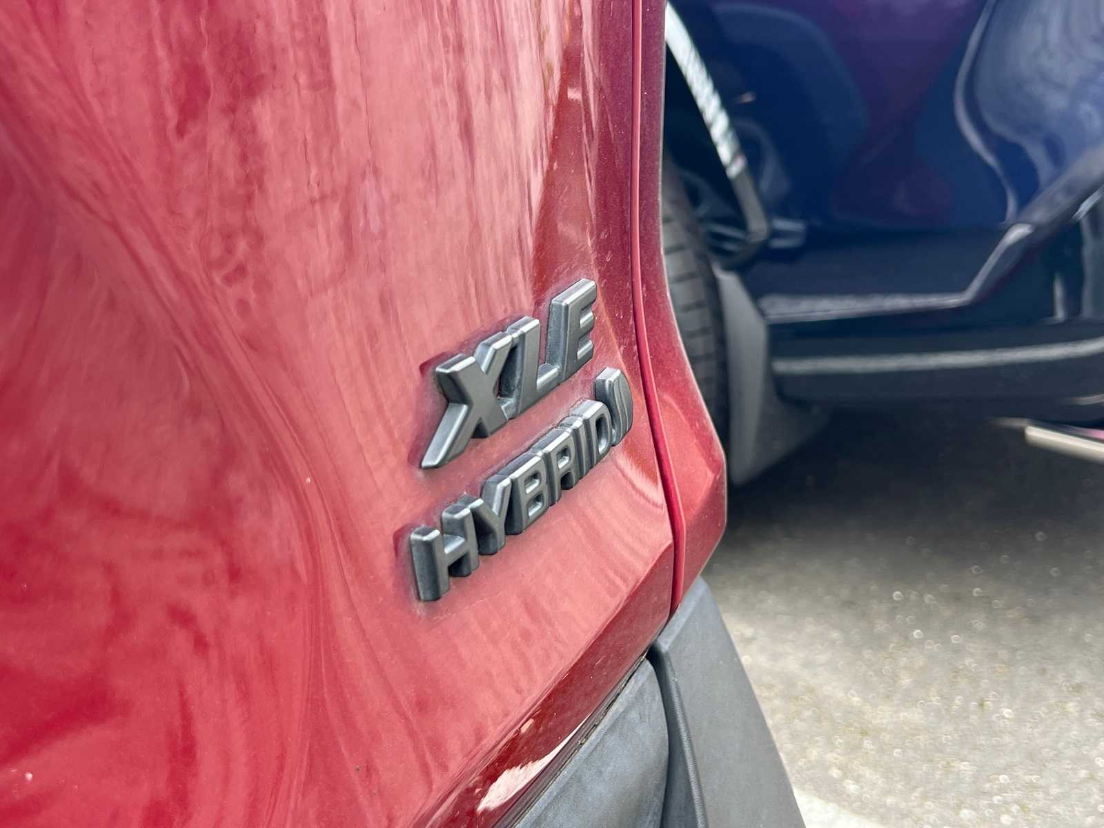 Thumbnail: 2021 Toyota RAV4 - 10
