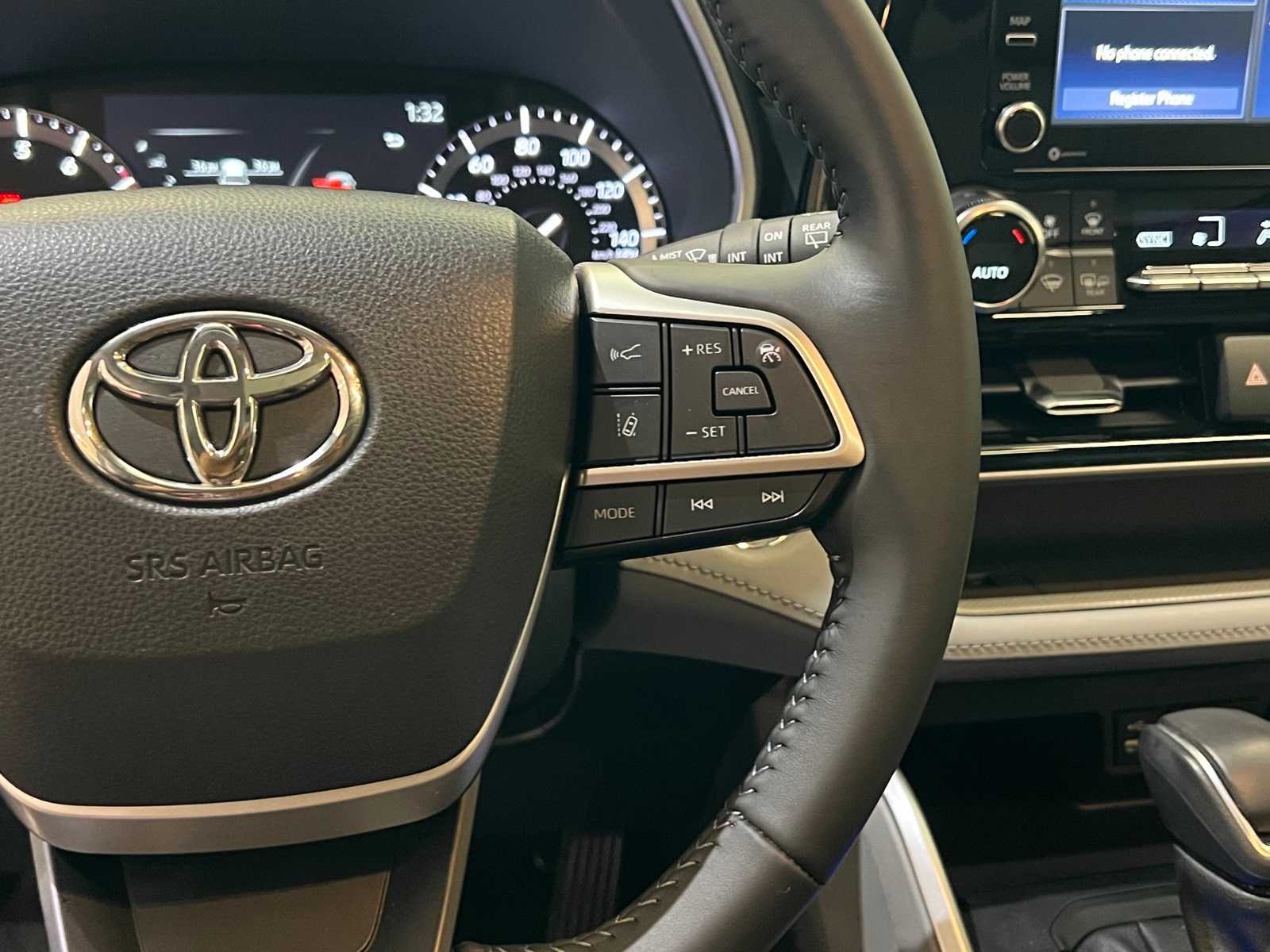 Thumbnail: 2022 Toyota Highlander - 21