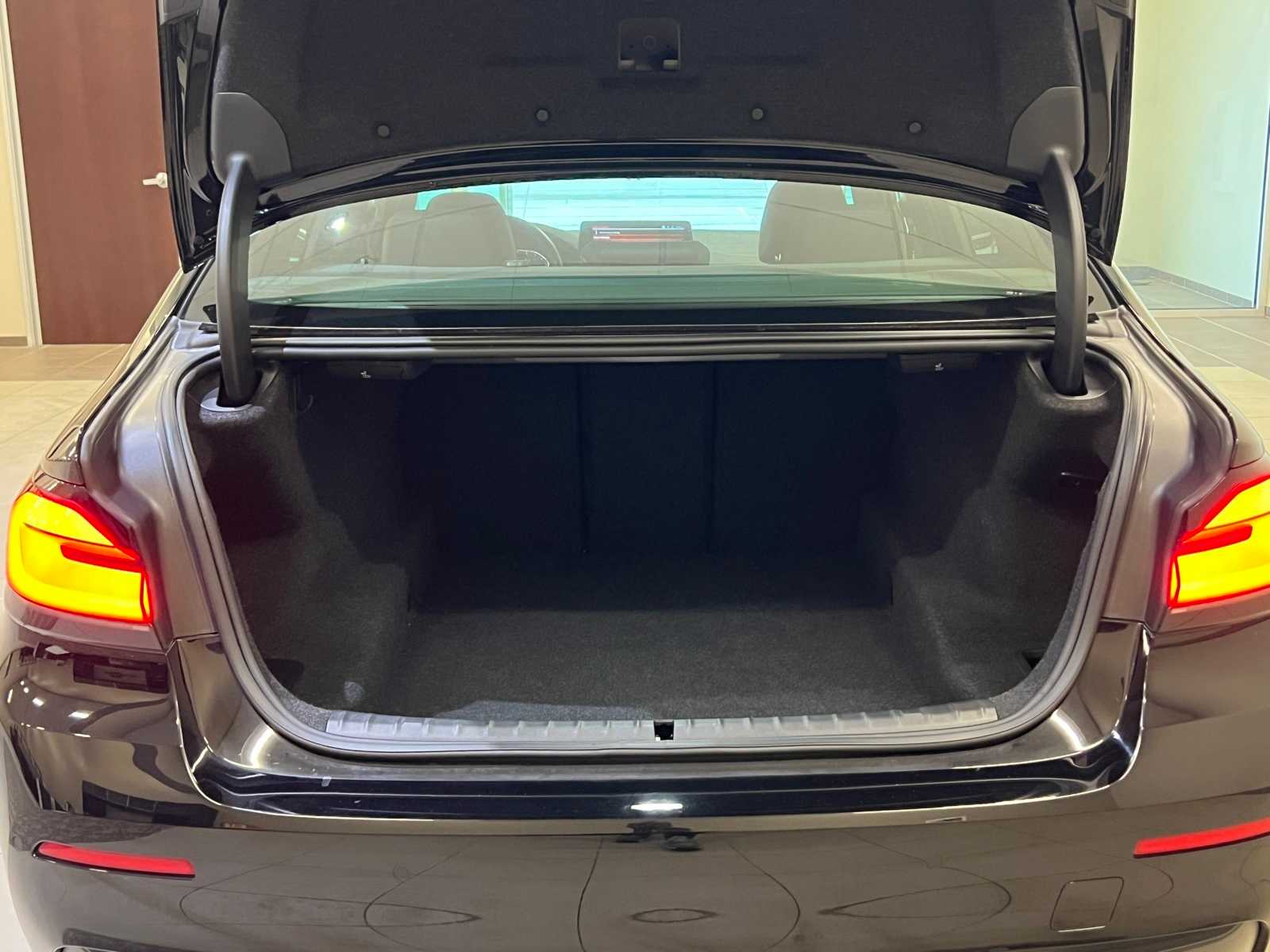 Thumbnail: 2022 BMW 5 Series - 29