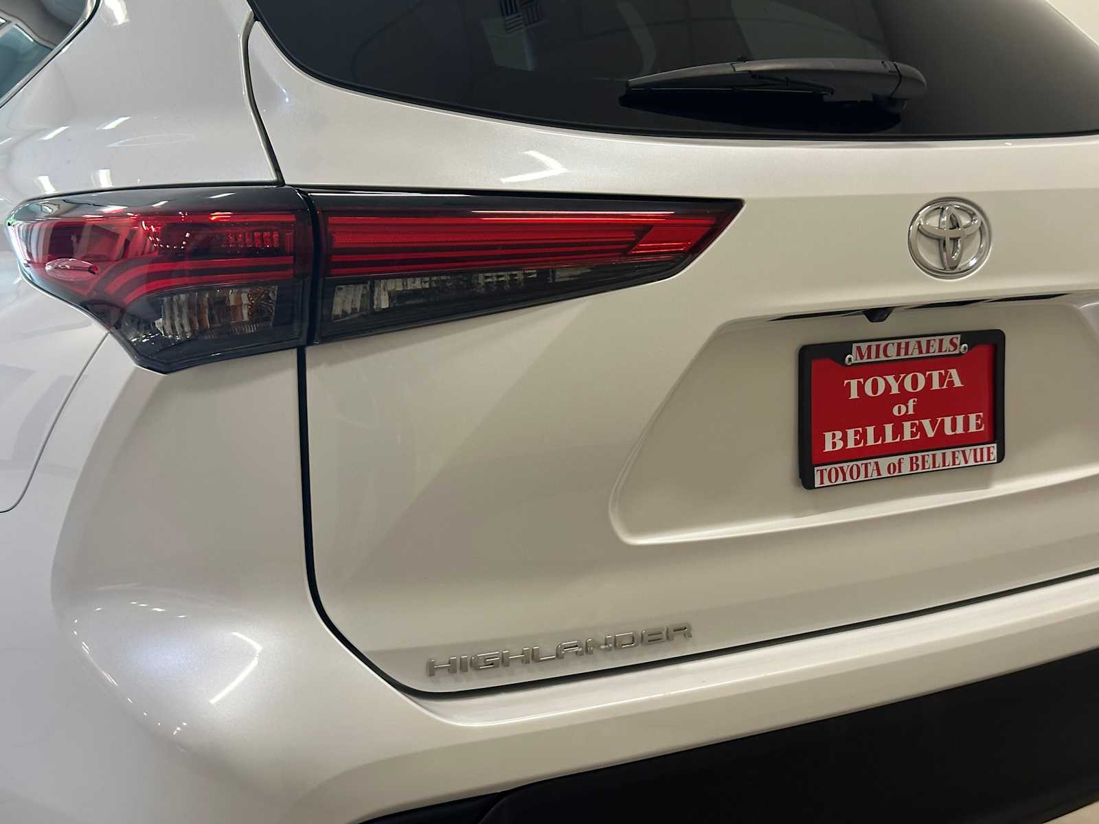Thumbnail: 2023 Toyota Highlander - 7