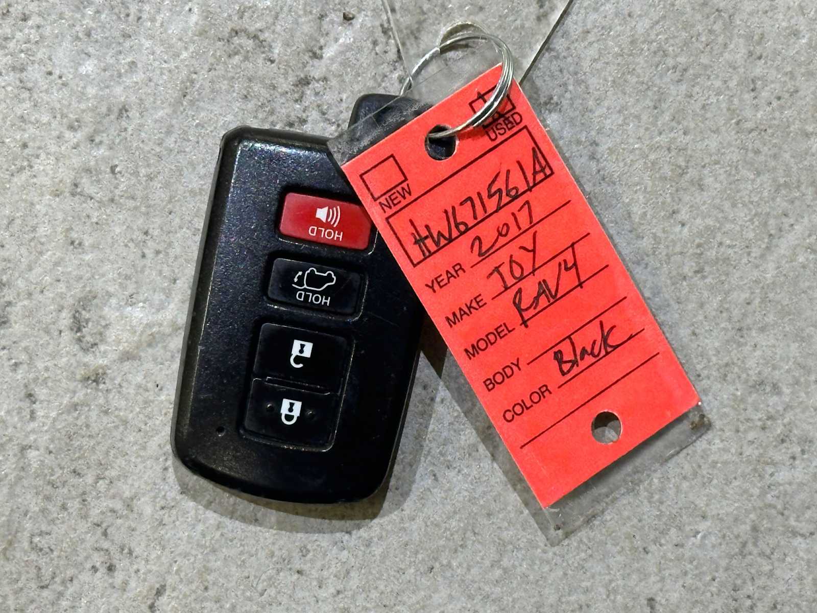 Thumbnail: 2017 Toyota RAV4 - 31