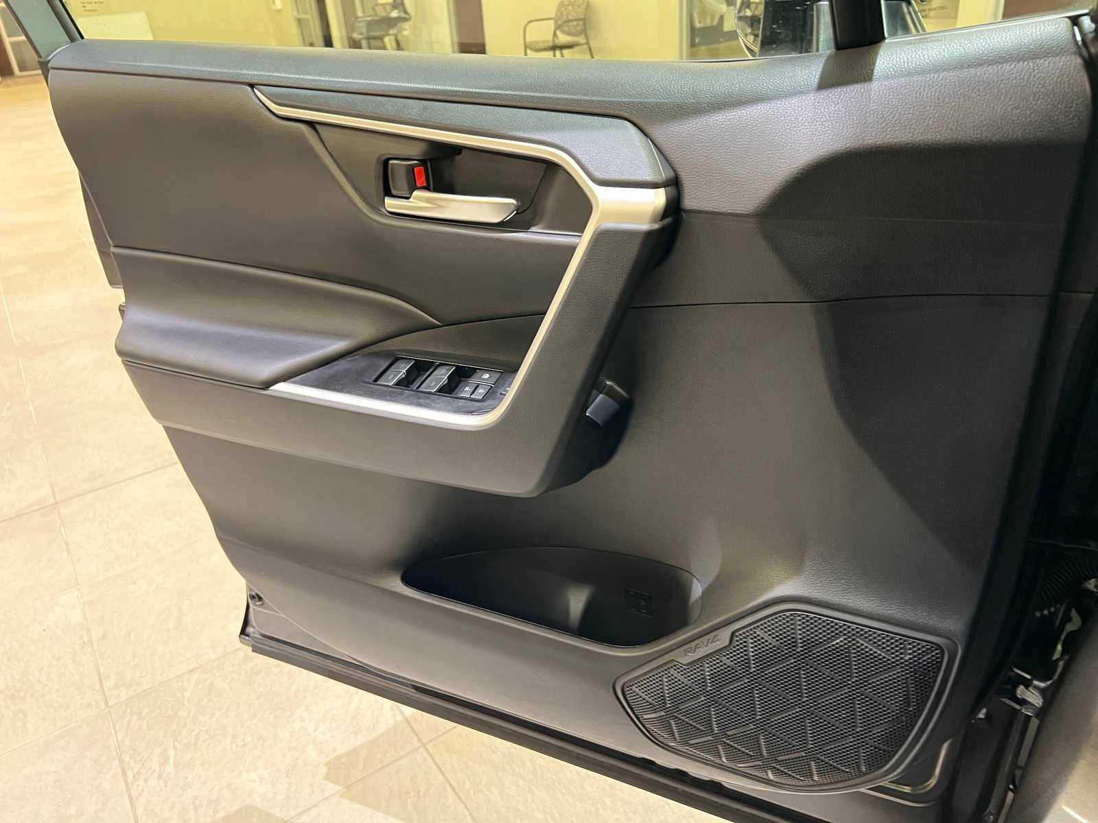 Thumbnail: 2025 Toyota RAV4 - 18