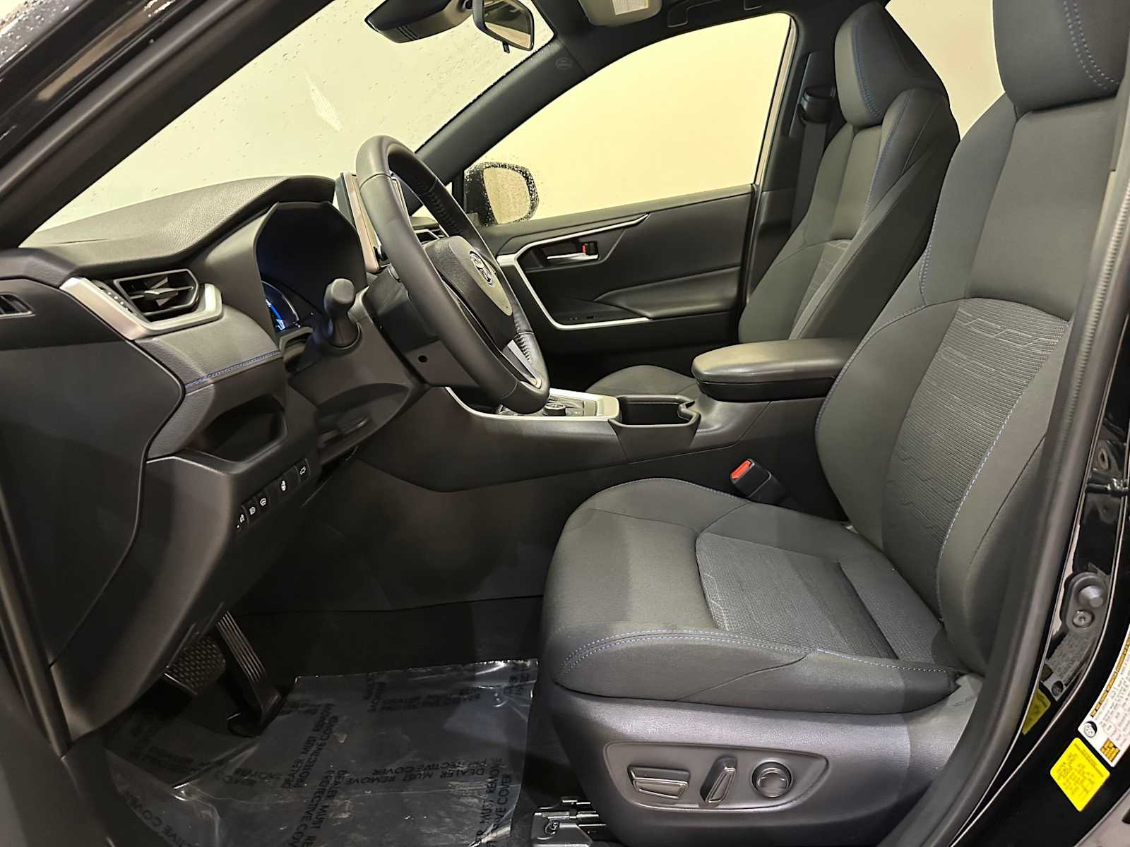 Thumbnail: 2025 Toyota RAV4 - 22