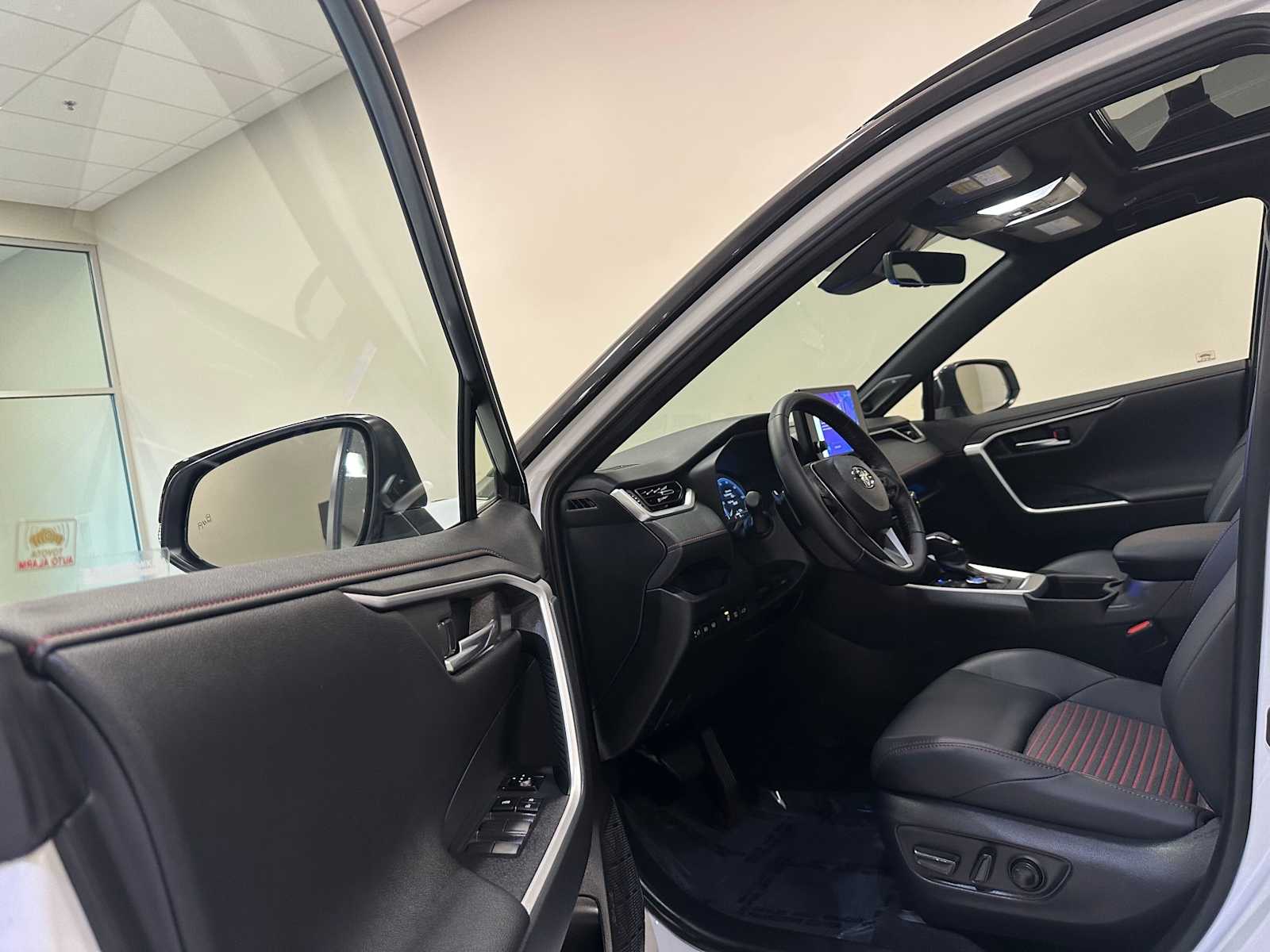 Thumbnail: 2025 Toyota RAV4 - 23