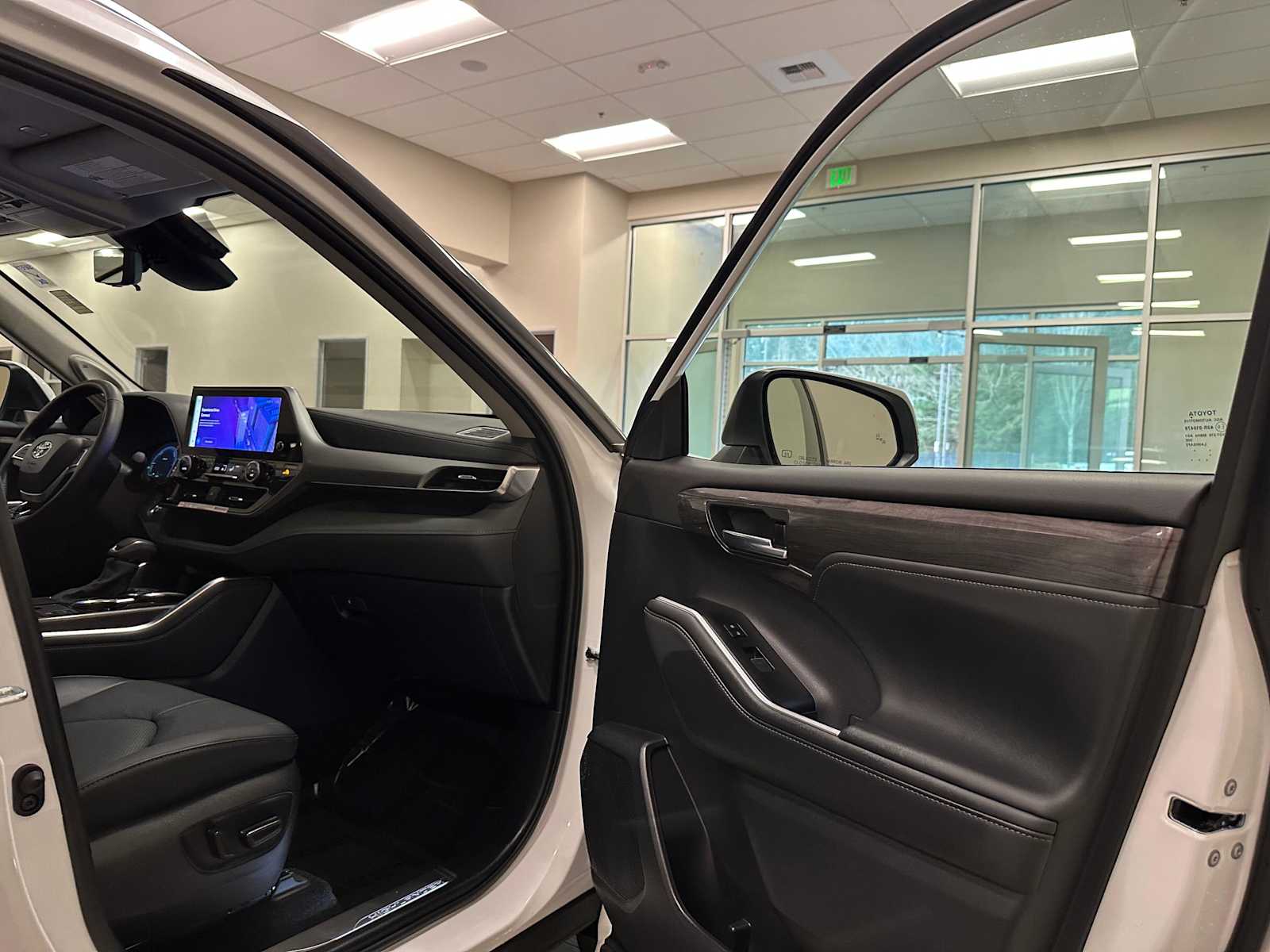 Thumbnail: 2025 Toyota Highlander - 29