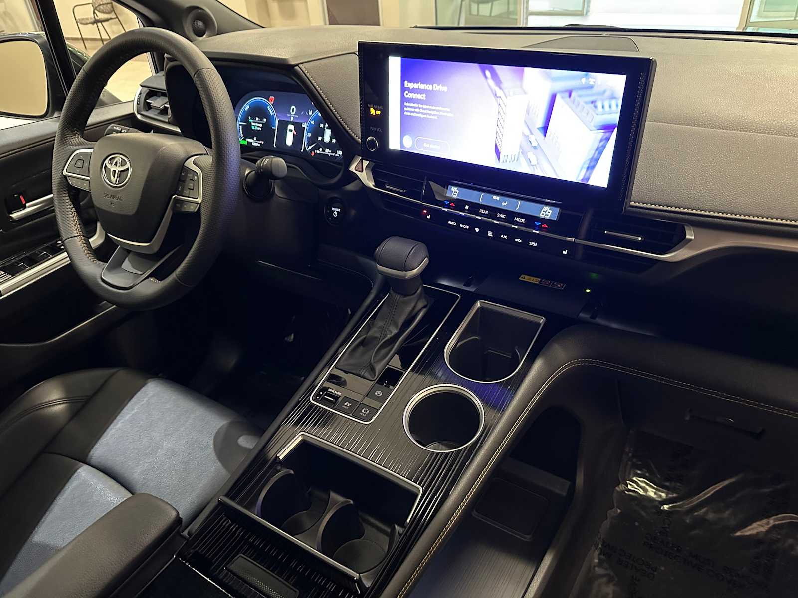 Thumbnail: 2025 Toyota Sienna - 30