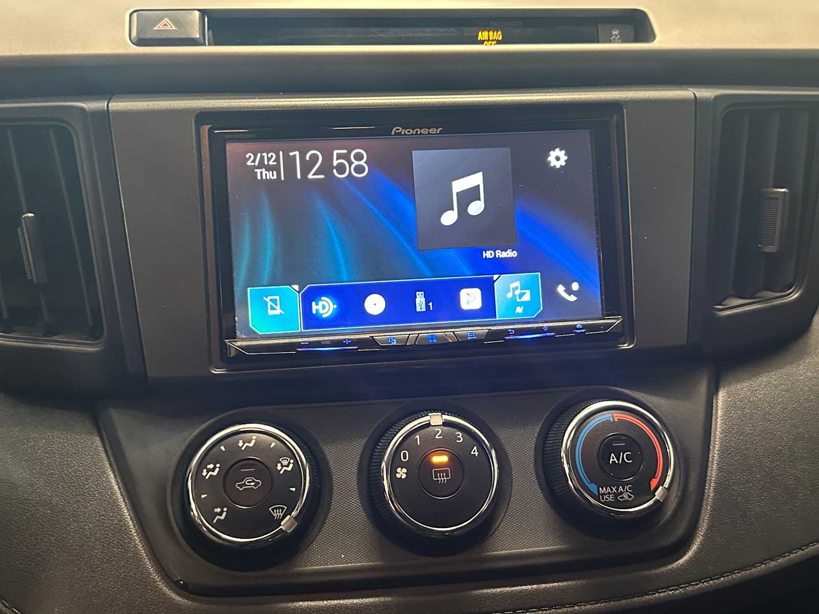 Thumbnail: 2016 Toyota RAV4 - 14