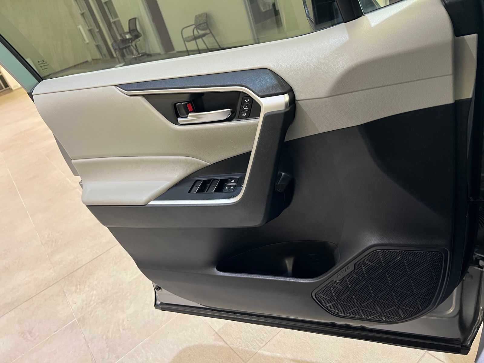 Thumbnail: 2021 Toyota RAV4 - 18