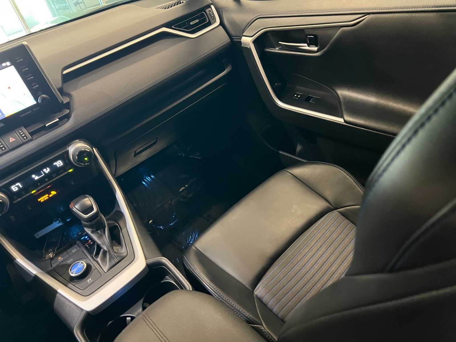 Thumbnail: 2020 Toyota RAV4 - 11