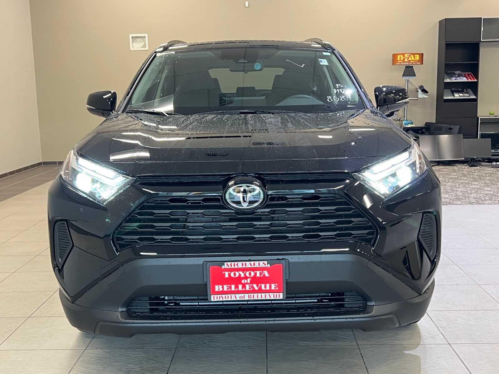 Thumbnail: 2025 Toyota RAV4 - 8