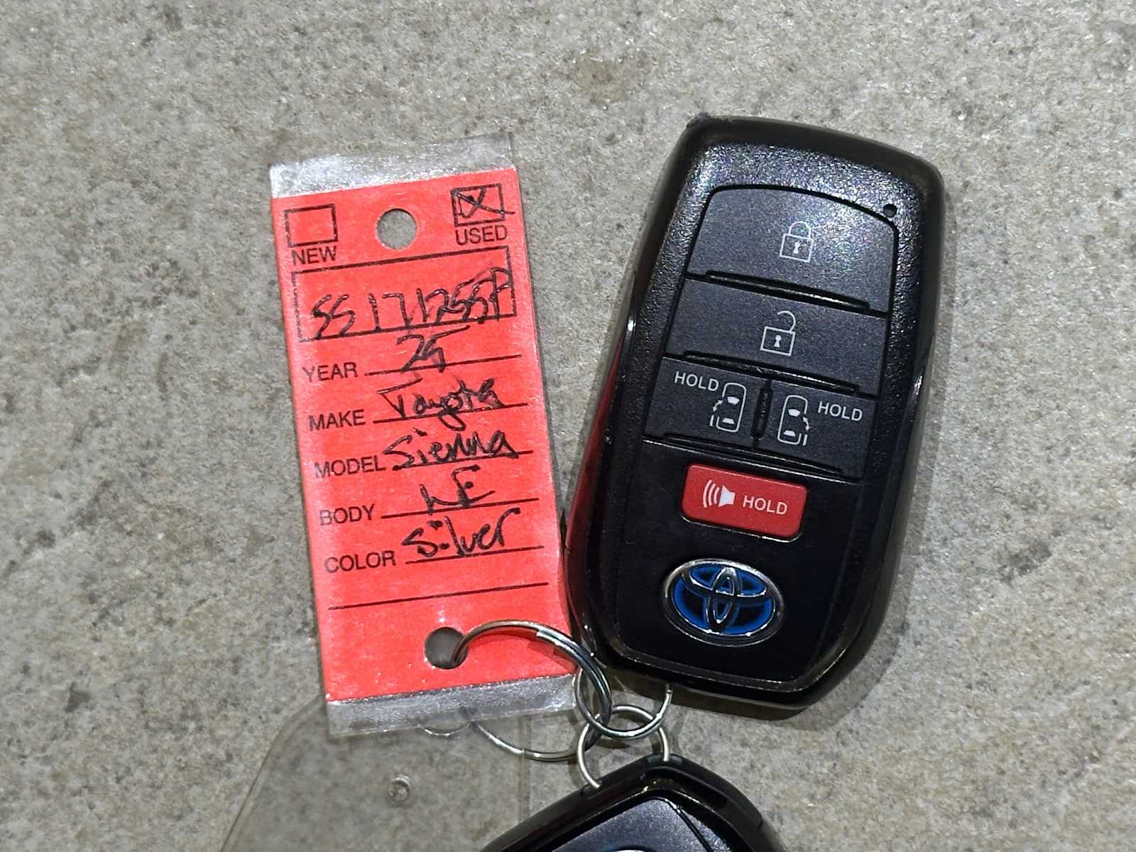 Thumbnail: 2025 Toyota Sienna - 31