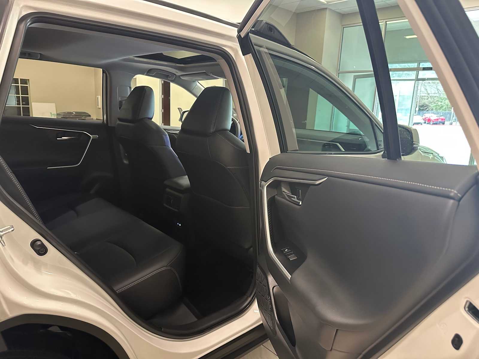 Thumbnail: 2025 Toyota RAV4 - 26