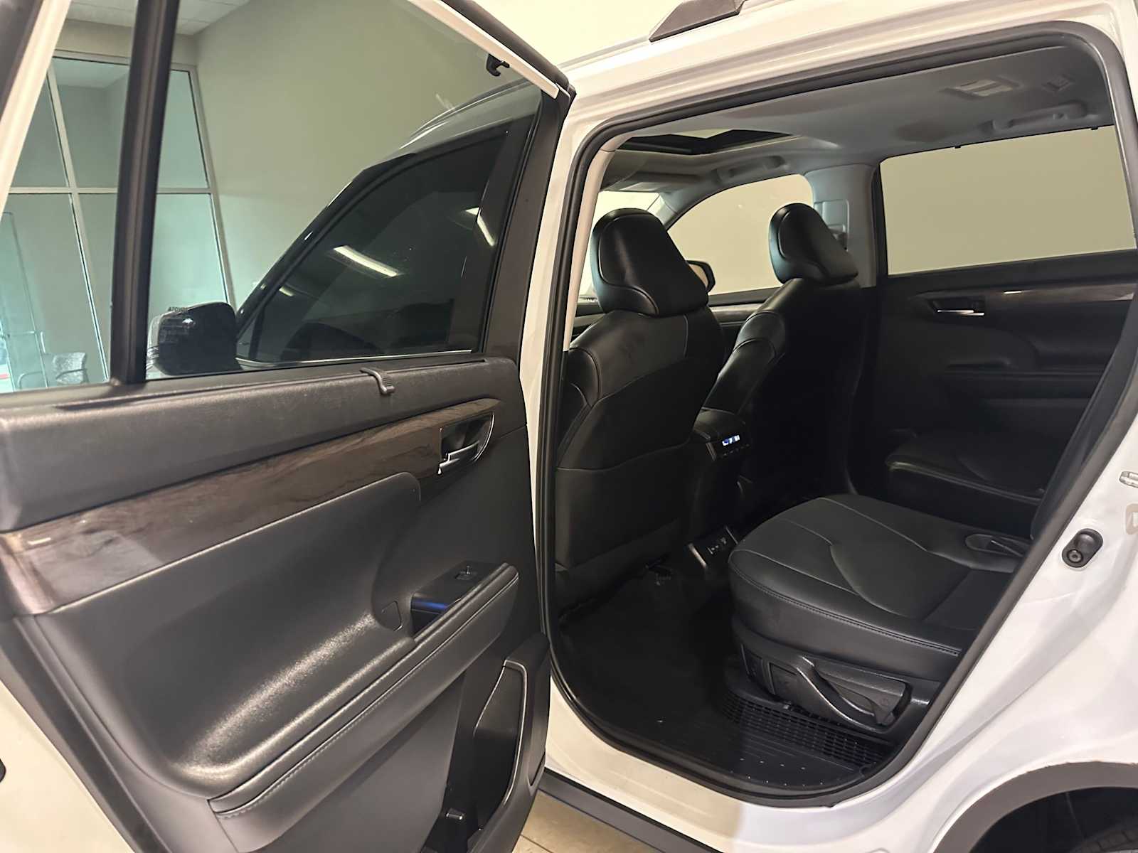 Thumbnail: 2022 Toyota Highlander - 24