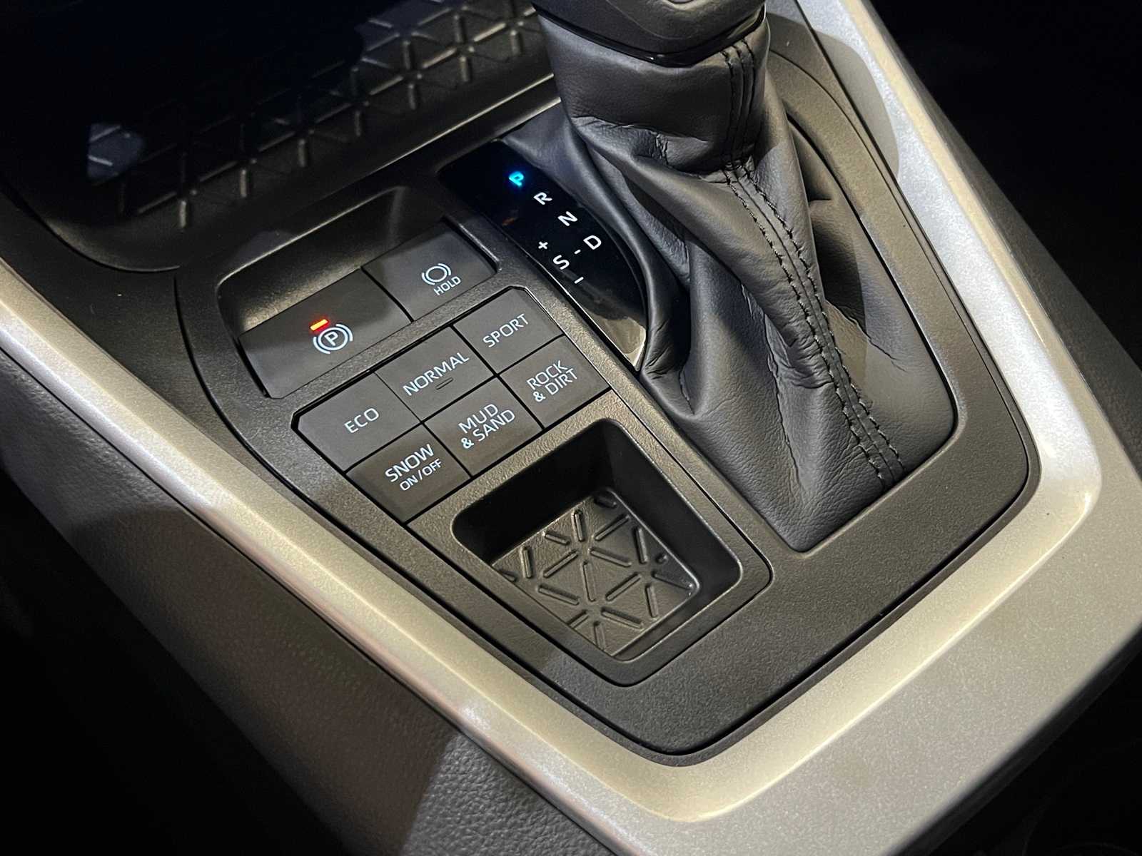 Thumbnail: 2025 Toyota RAV4 - 25