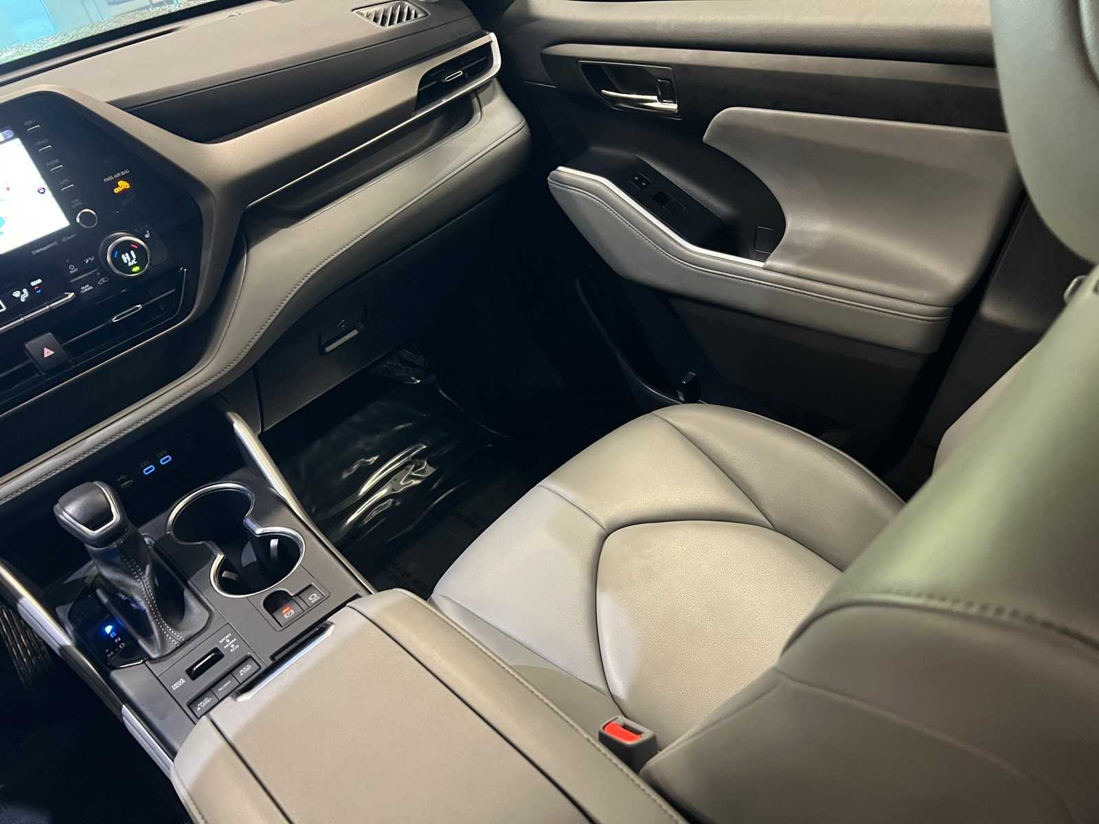 Thumbnail: 2022 Toyota Highlander - 11