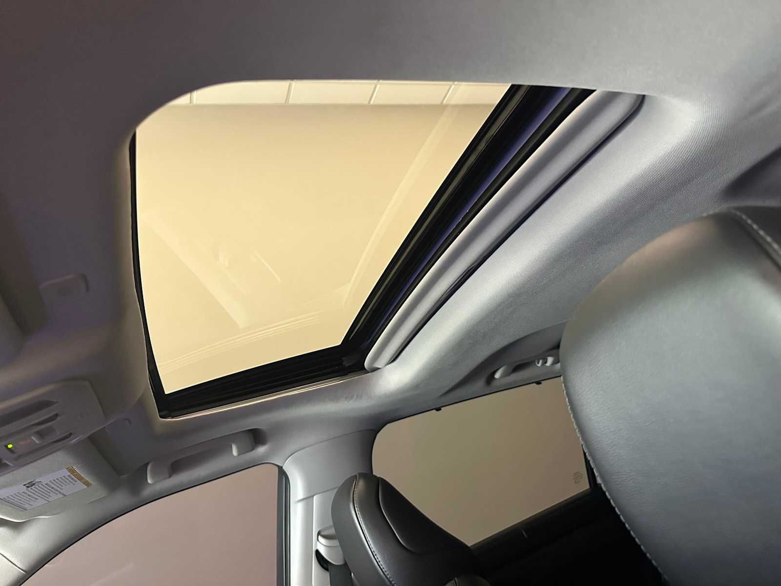 Thumbnail: 2023 Toyota Highlander - 21